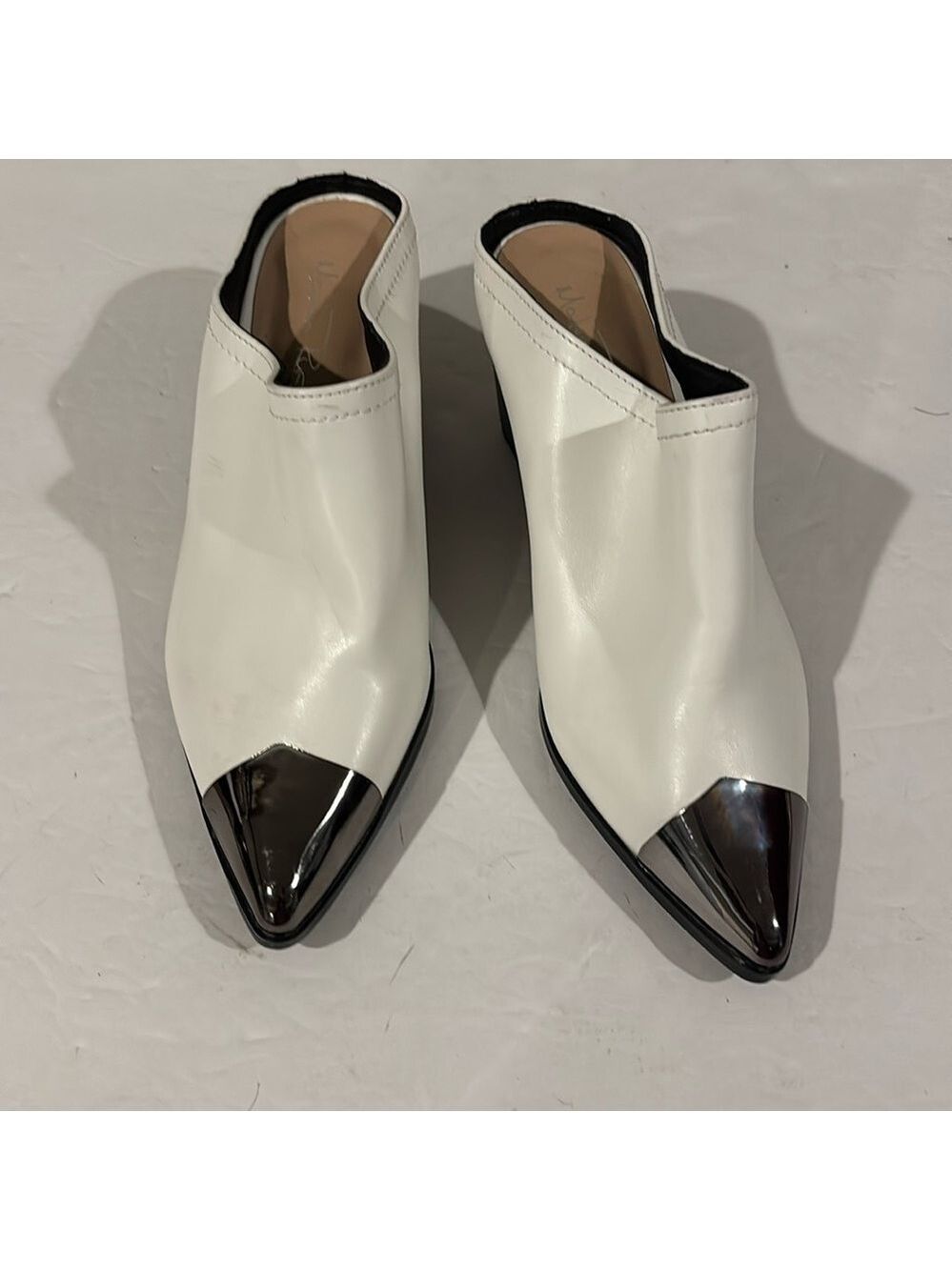 Modern Rush White ‘Paulina’ Mules With A Metallic Silver Point -Size 6